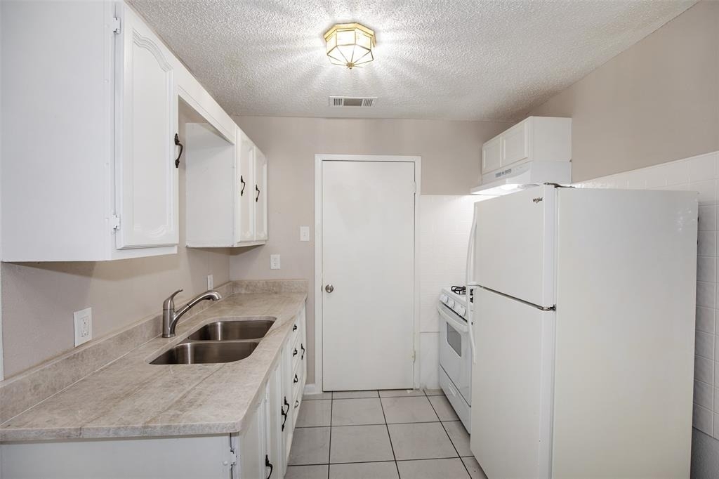 2020b Rosalee Street - Photo 3