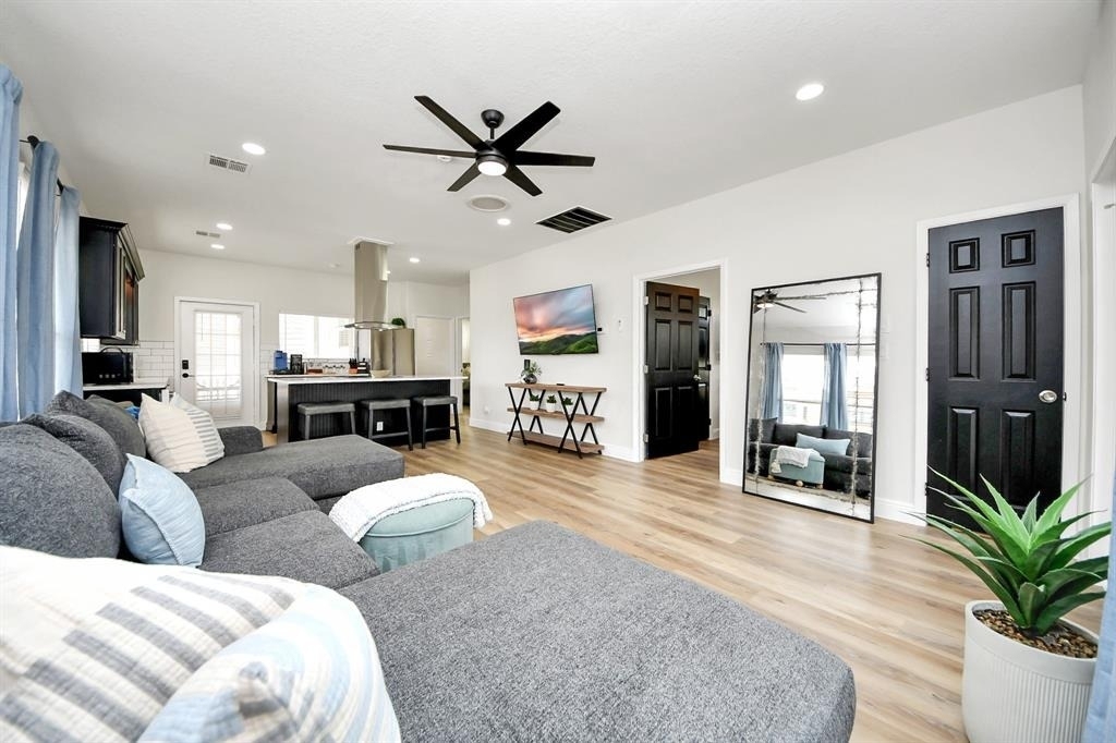 710 Kipp Avenue - Photo 20