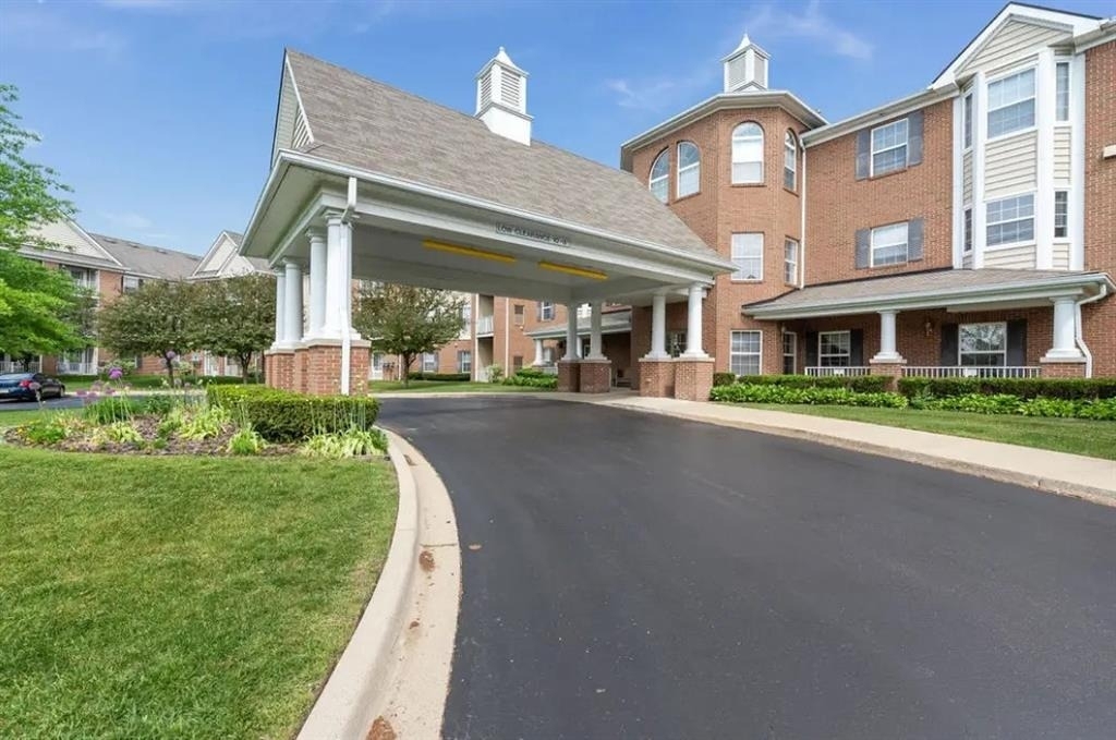 600 W Walton Blvd - Photo 0