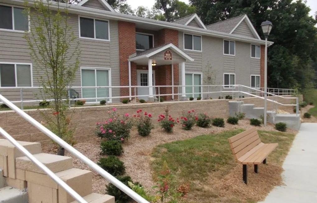 808 Treewood Dr - Photo 4