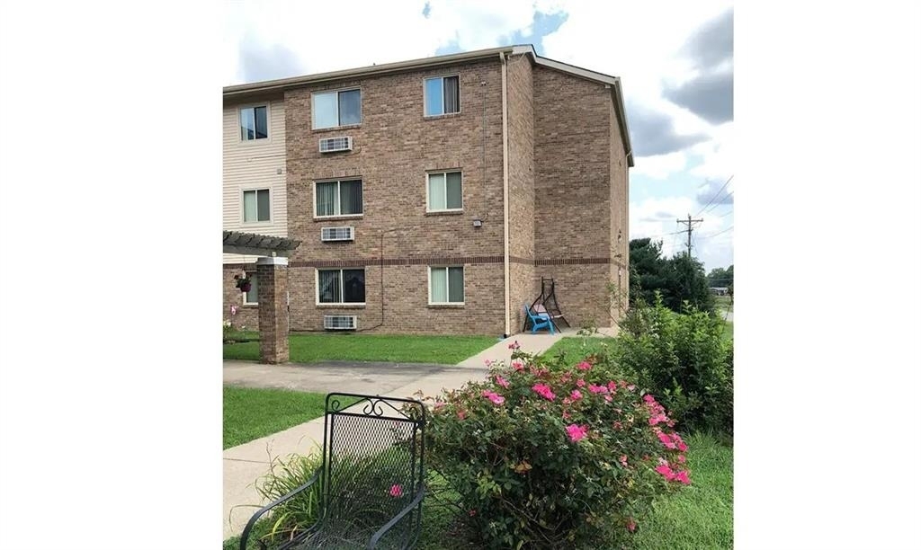 785 Regina Ln Nw - Photo 3
