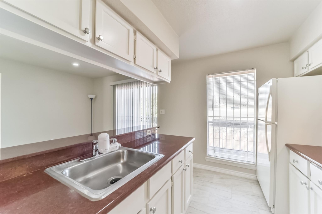 6202 Skyline Drive - Photo 3