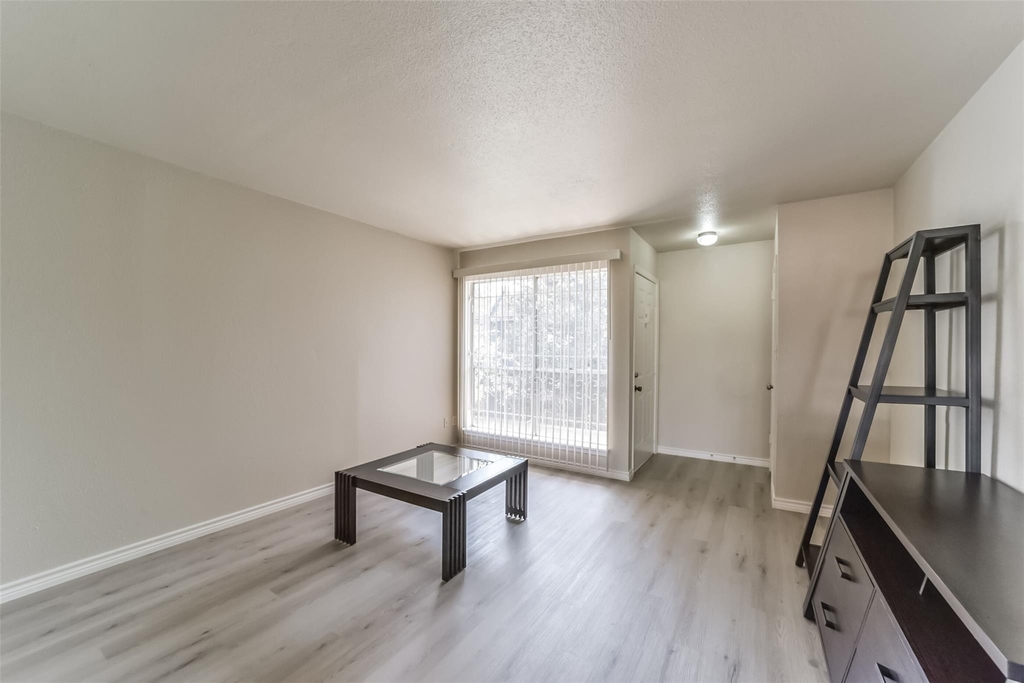 6202 Skyline Drive - Photo 7