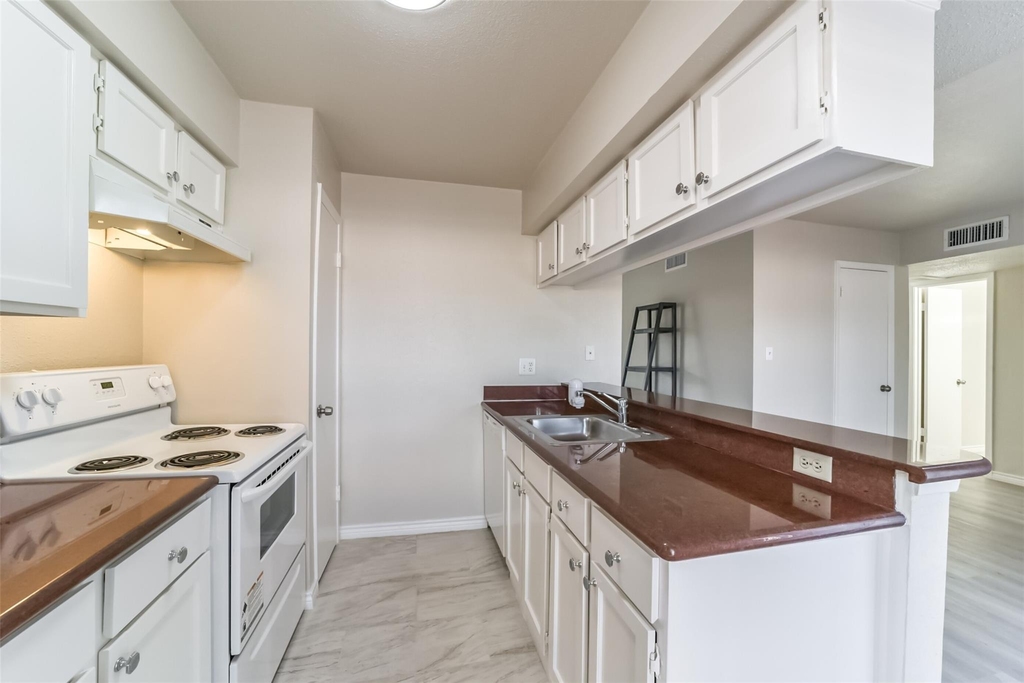 6202 Skyline Drive - Photo 2