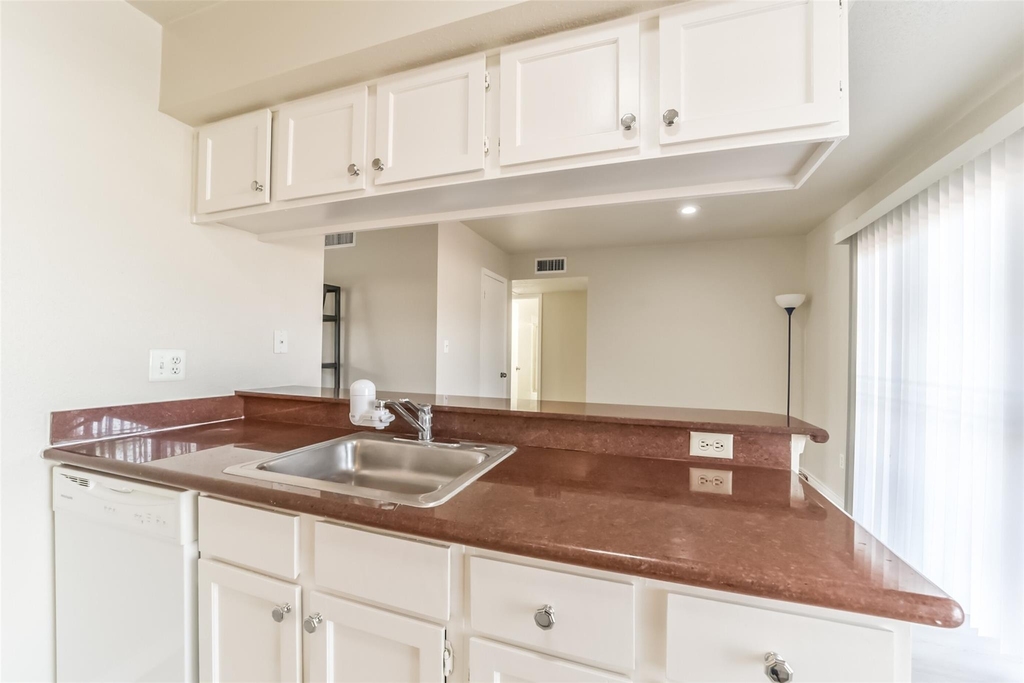6202 Skyline Drive - Photo 0
