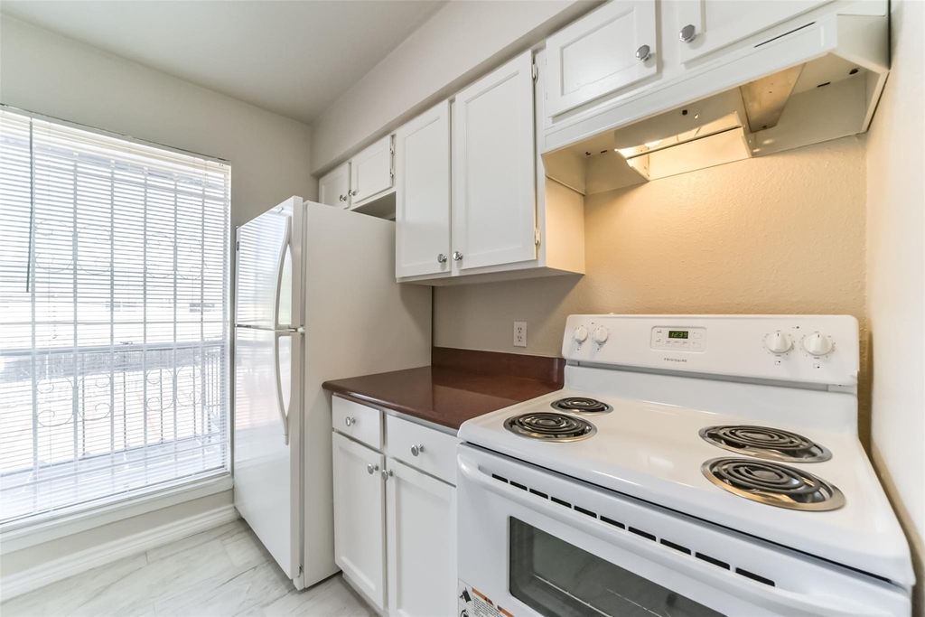 6202 Skyline Drive - Photo 4