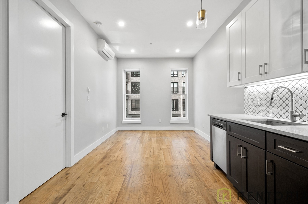 862 Dekalb Avenue - Photo 2