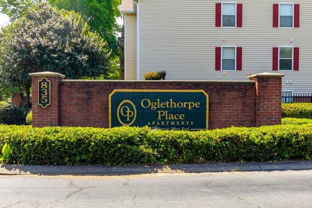 835 Oglethorpe Pl - Photo 2