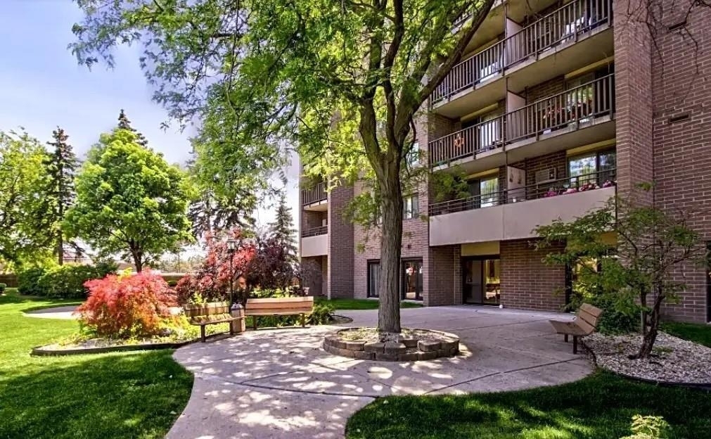 100 Hazelcrest Pl - Photo 2