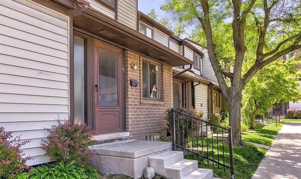 100 Hazelcrest Pl - Photo 3