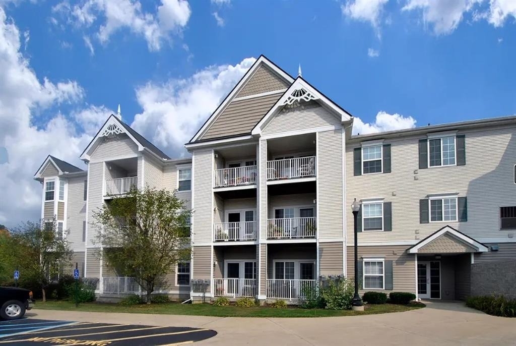 1320 Ashebury Ln - Photo 2