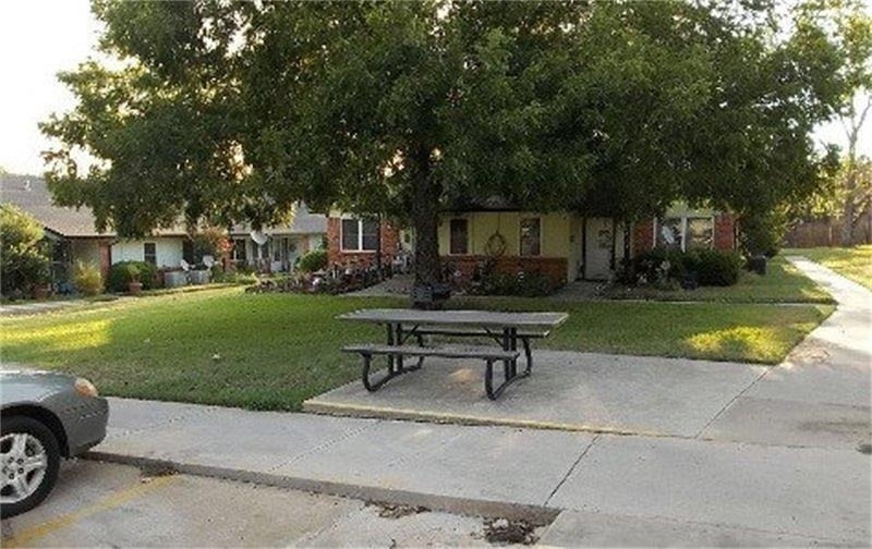 201 Las Bresas Street - Photo 2