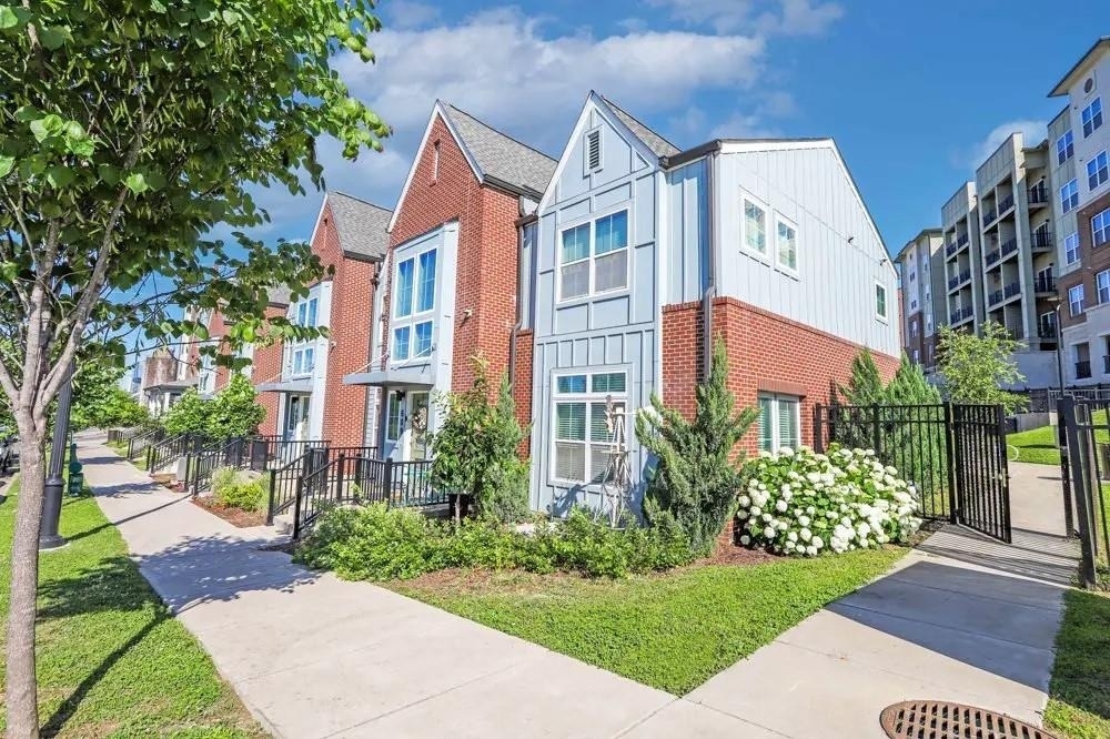 607 Lenore St - Photo 4