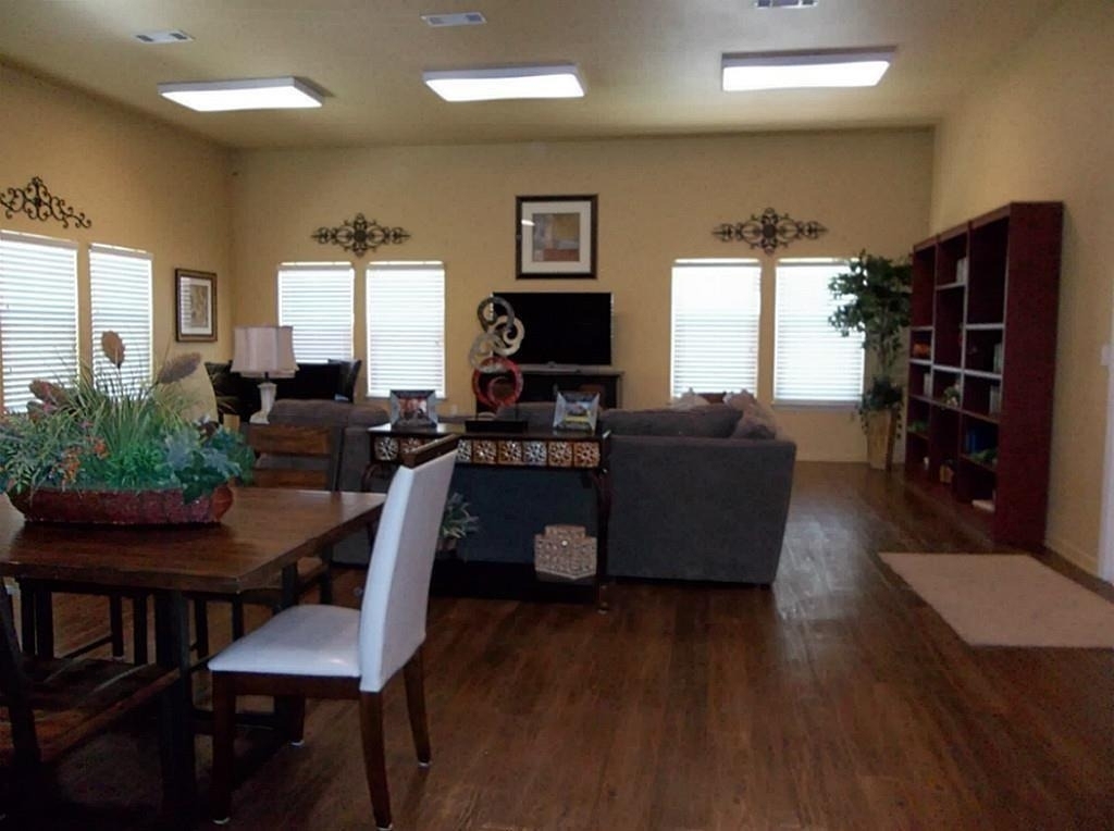 321 Thomas - Photo 2
