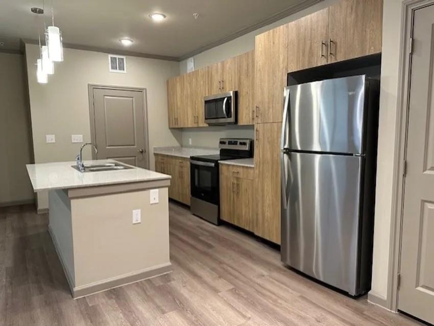 501 W Sam Houston - Photo 4