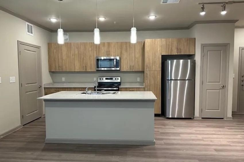 501 W Sam Houston - Photo 3