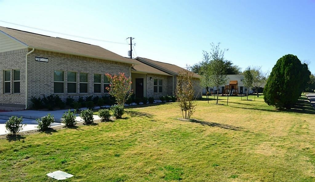 514 Se Gardens - Photo 0