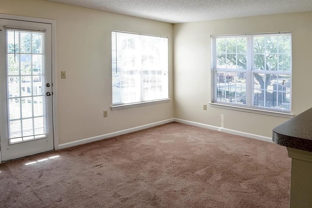 320 S Jackson St - Photo 5