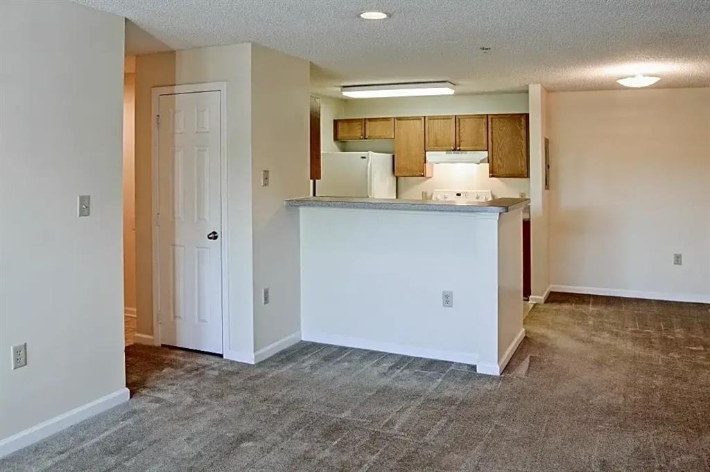 320 S Jackson St - Photo 7