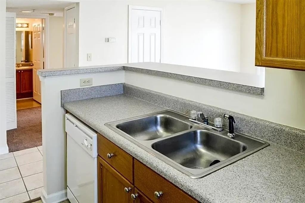 320 S Jackson St - Photo 8