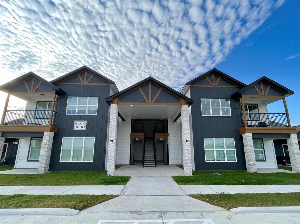 802 W Loop - Photo 0