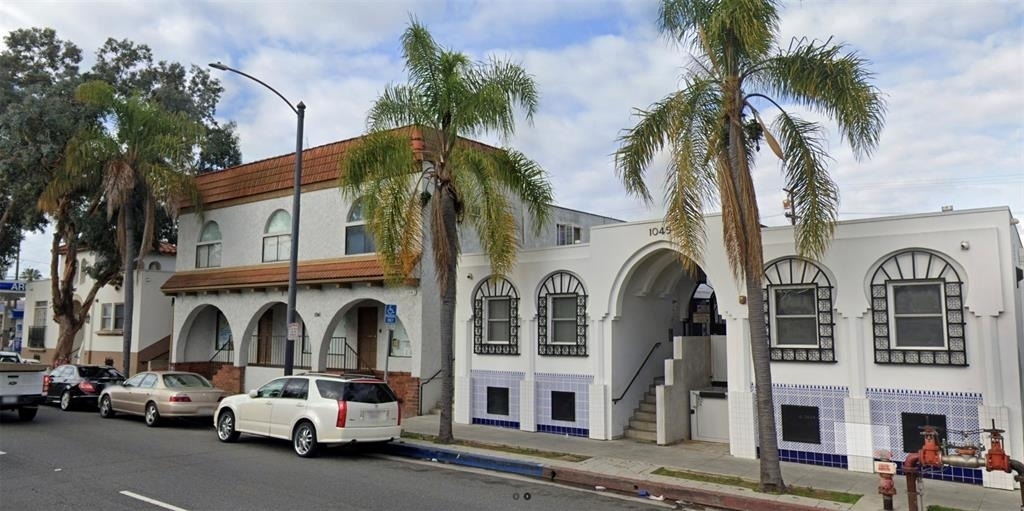 1027 Redondo Ave - Photo 2