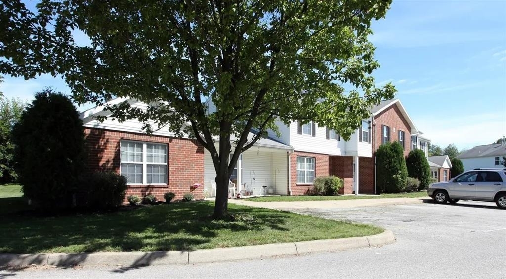 400 Park St - Photo 1