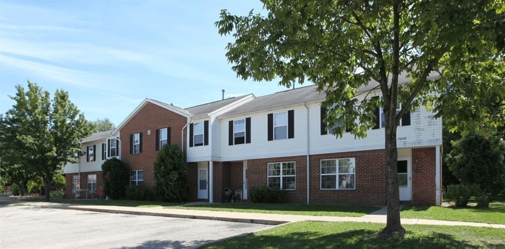 400 Park St - Photo 2