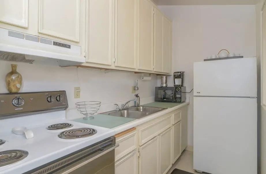 4820 Cass St - Photo 5