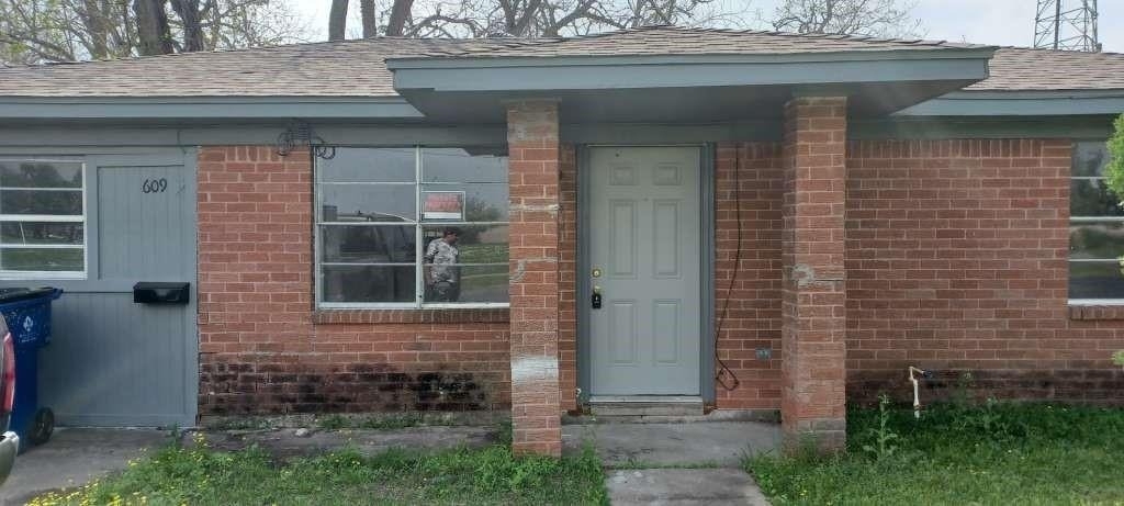 609 W 6th Street - Photo 4