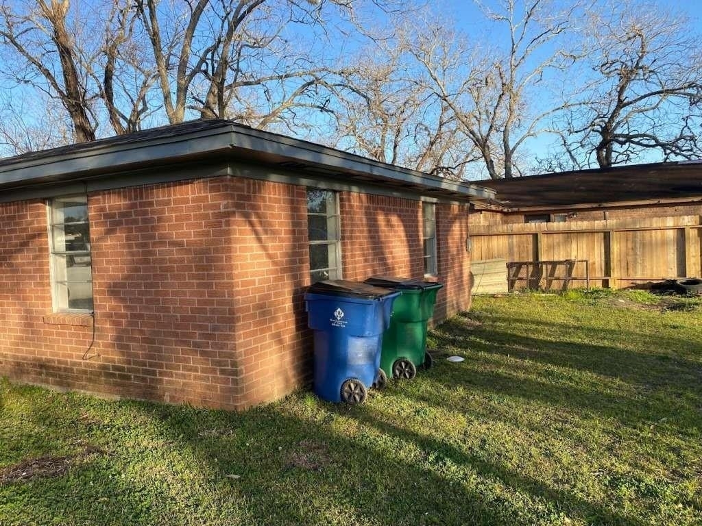 609 W 6th Street - Photo 3