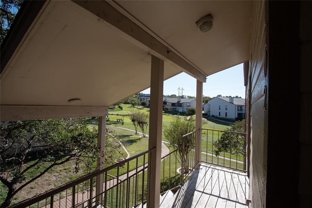 202 Lakeview Terrace - Photo 3
