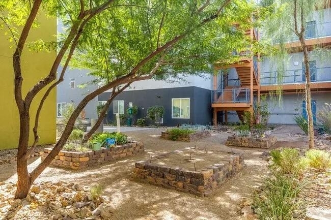 511 College Dr - Photo 6