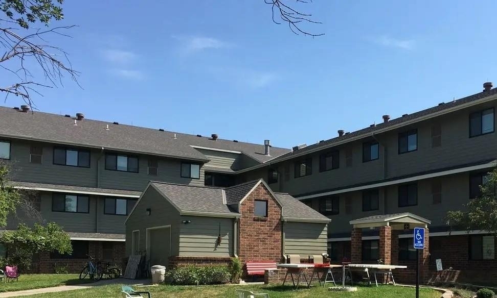 737 N 22nd St - Photo 3