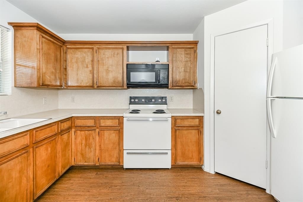 9410 Edgebrook - Photo 3