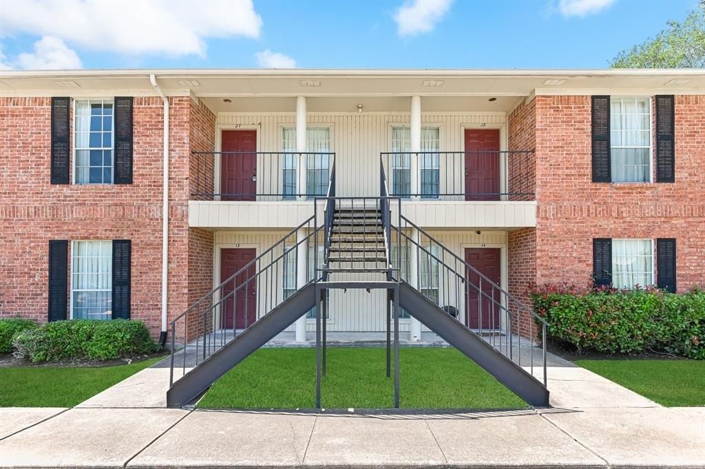 9410 Edgebrook - Photo 0