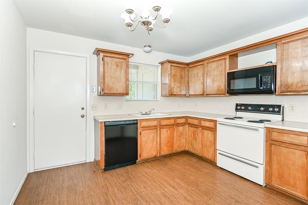 9410 Edgebrook - Photo 2
