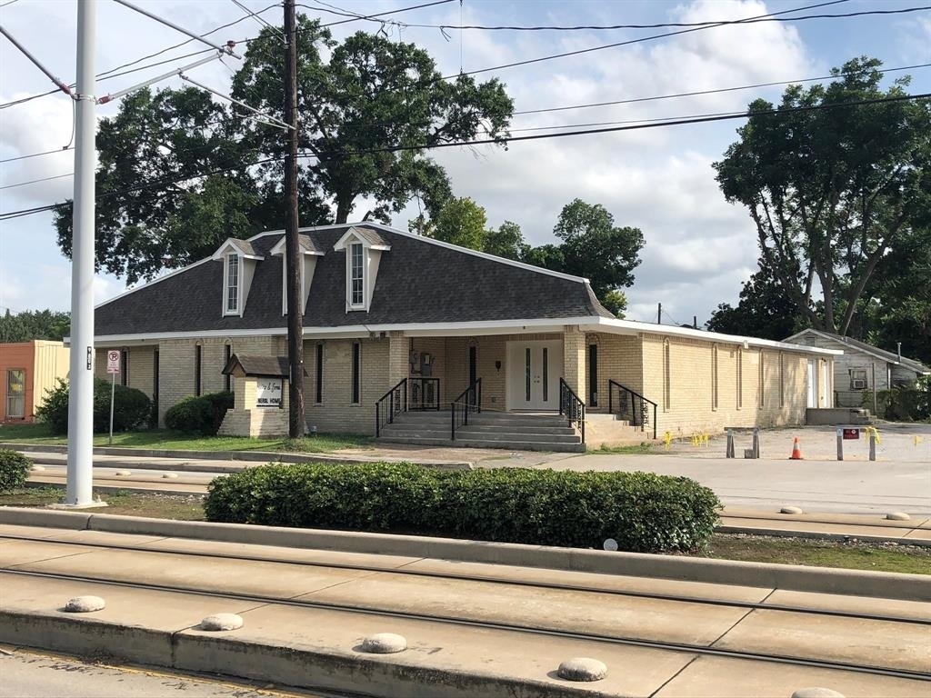 3911 Fulton Street - Photo 0