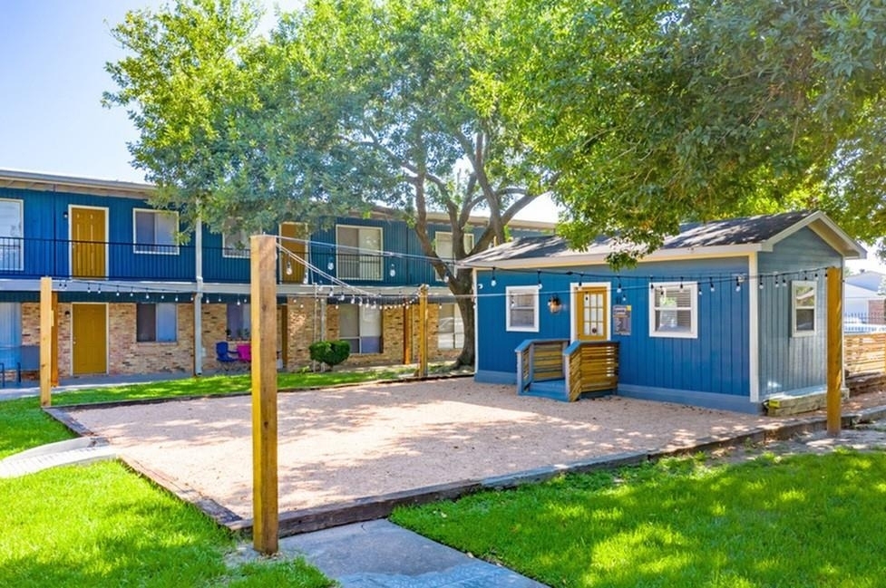 1305 Memorial Drive Drive - Photo 0