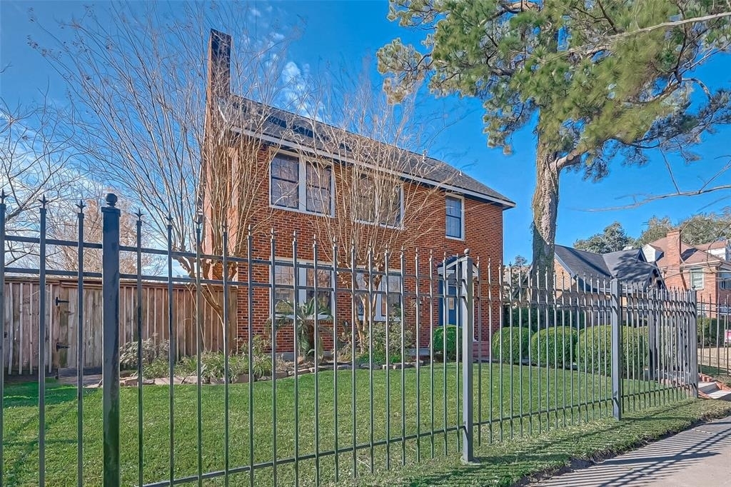 2412 Oakdale Street - Photo 43