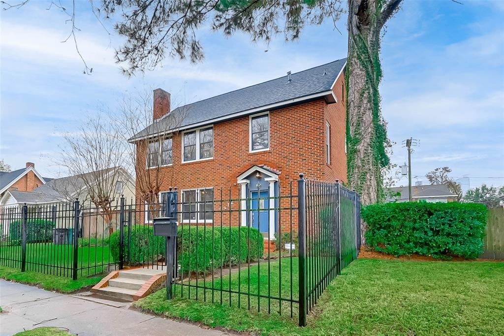 2412 Oakdale Street - Photo 0