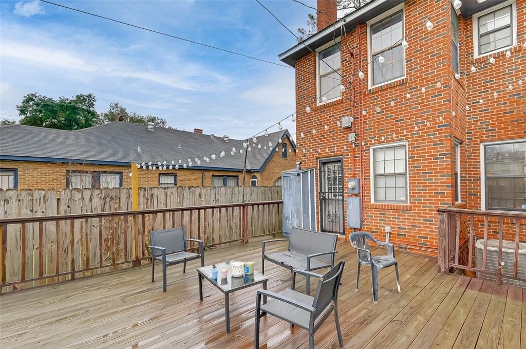 2412 Oakdale Street - Photo 32