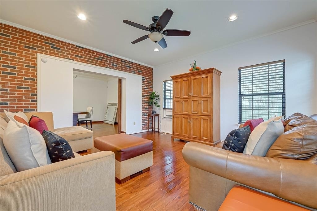2412 Oakdale Street - Photo 8