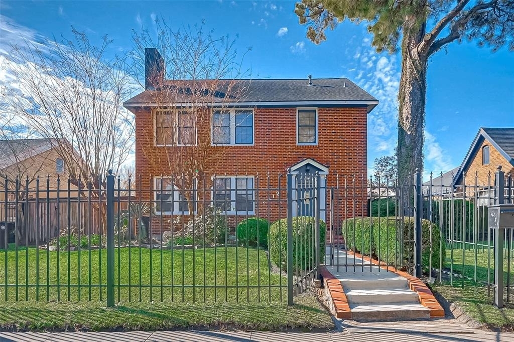 2412 Oakdale Street - Photo 3