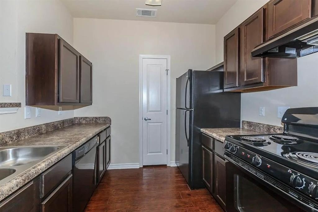 2800 Rodeo Rd - Photo 2
