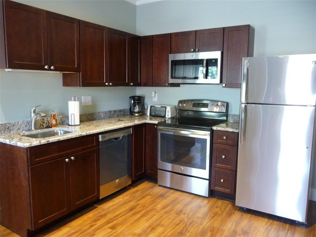 1009 Peden Street - Photo 2