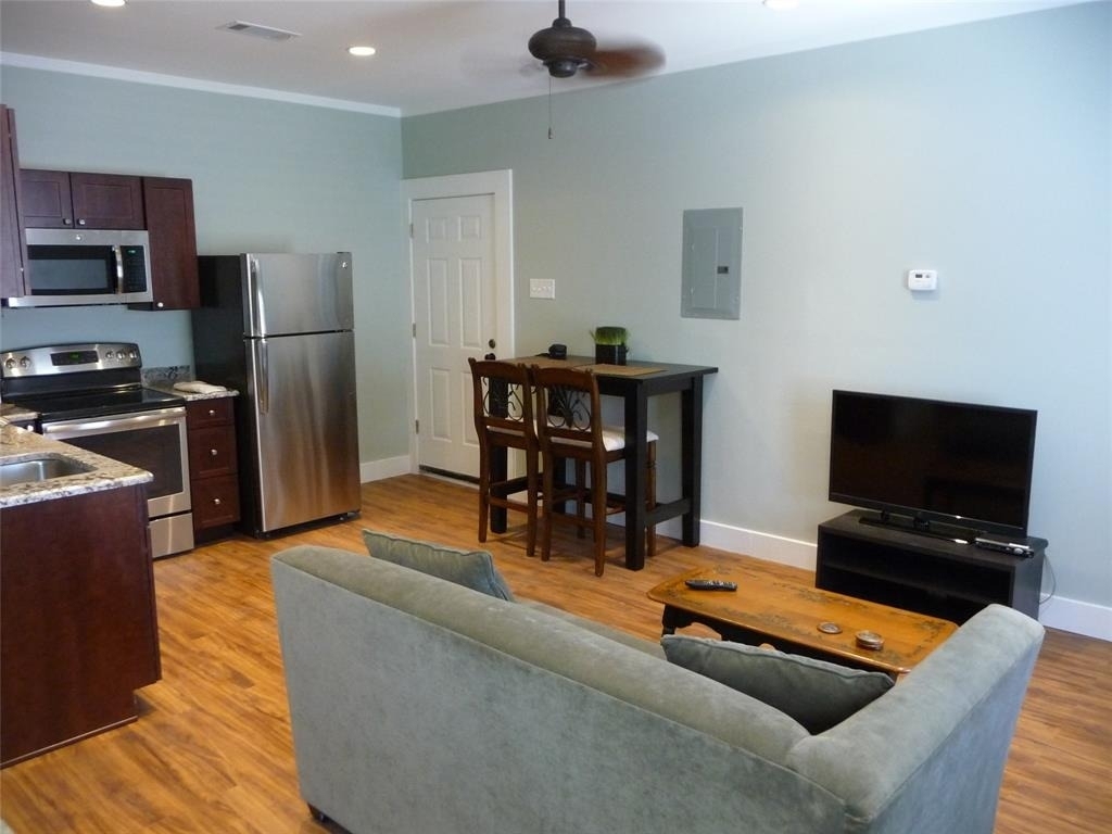 1009 Peden Street - Photo 1