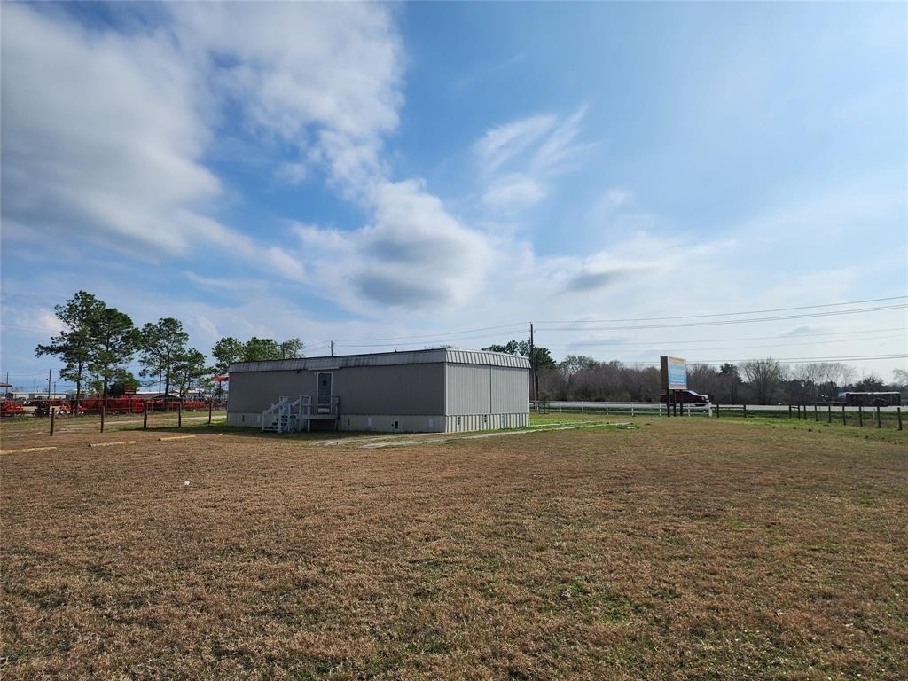 3373 E Highway 6 - Photo 4