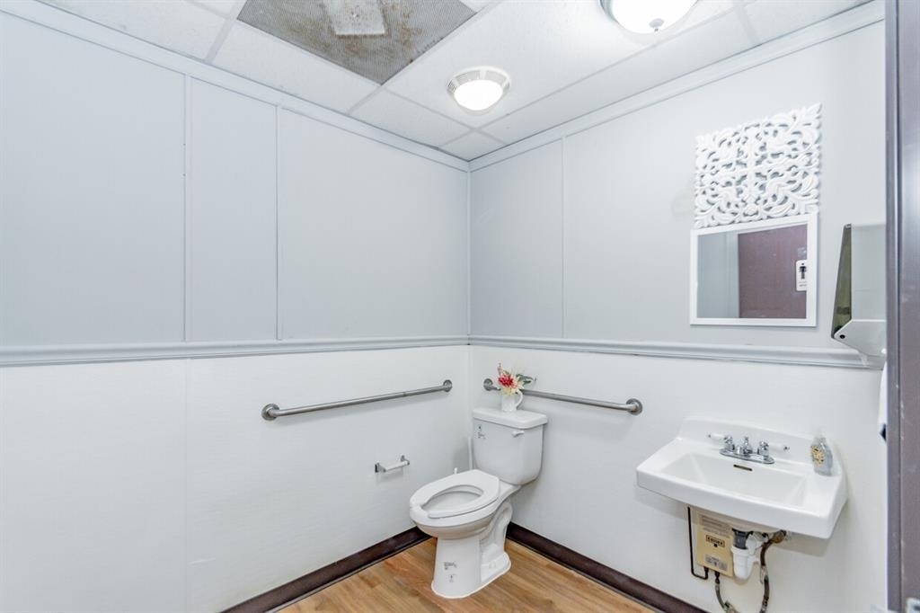 3373 E Highway 6 - Photo 9