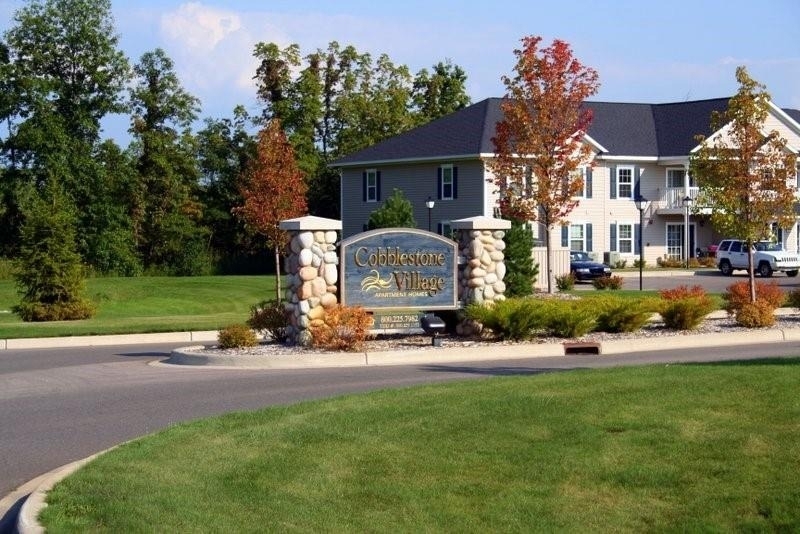 8770 Cobblestone Rd - Photo 2